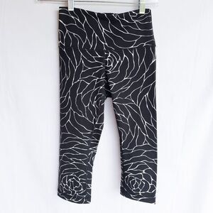 Lululemon Wunder Under Hi Rise 1/2 Tight Womens 4 Rose Alpine White Black W6AGFS